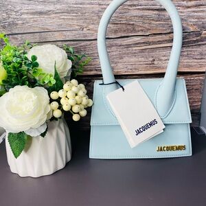 Jacquemus MEDIUM Le Chiquito Moeyen Bag AUTHENTIC